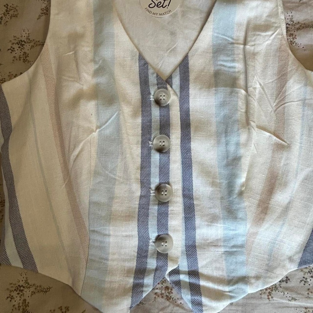 NWT Francesca's white and blue striped vest with button front - Picture 2 of 4